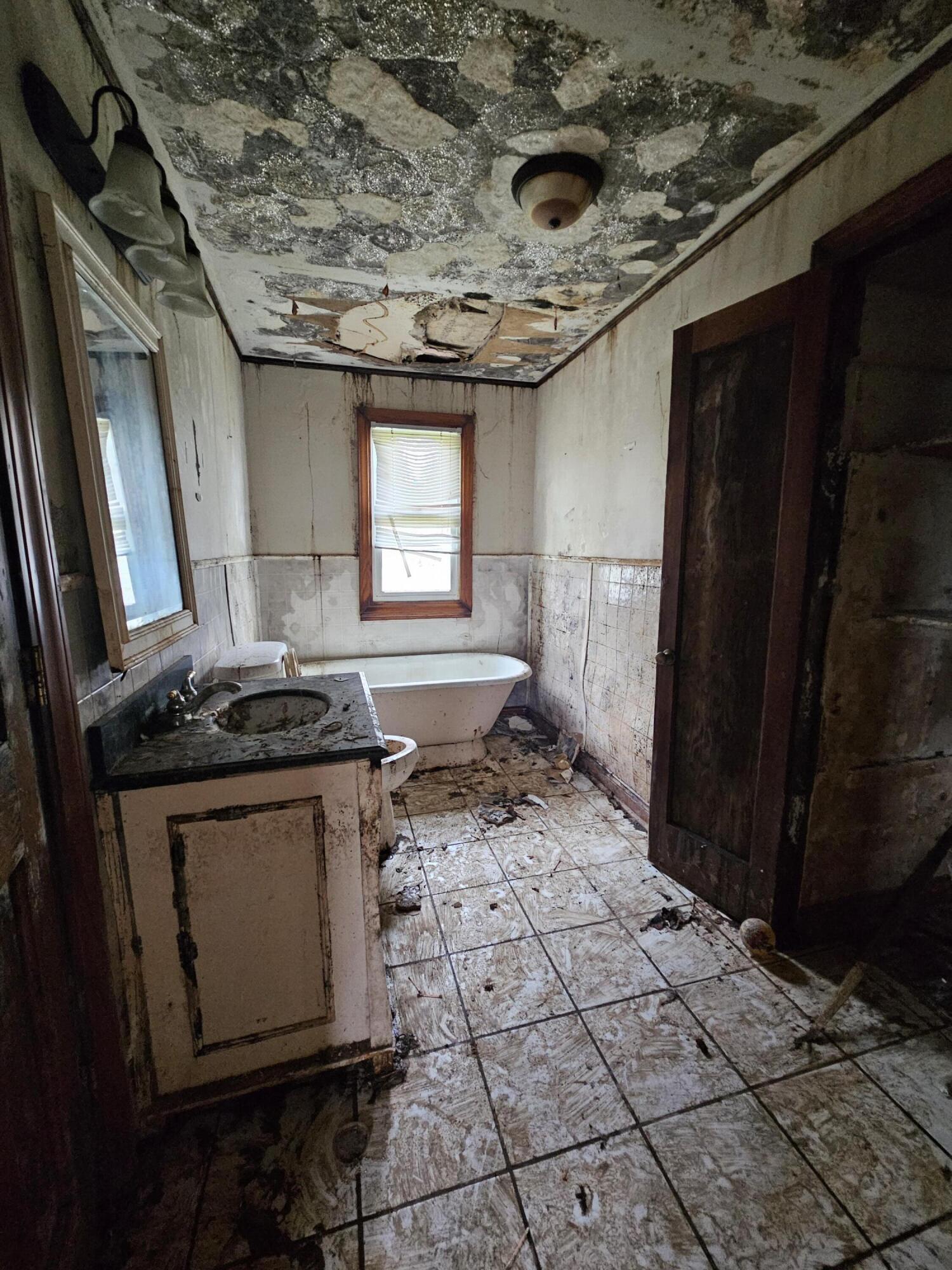 5721 Hump Road Hammond, IN 46320 - Photo 8 of 10 1500x2000