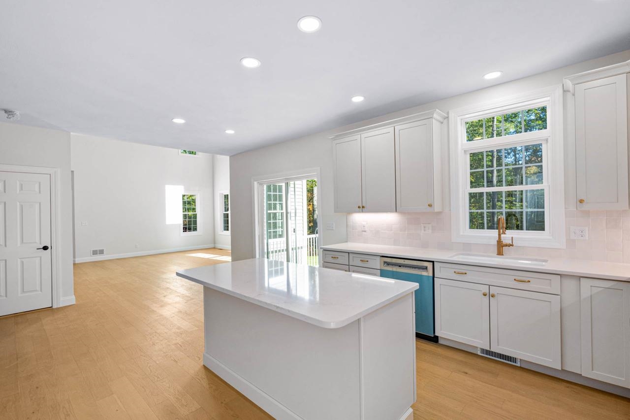 19 Griffin Road Hudson, NH 03051 - Photo 4 of 23 Gallery Image 4