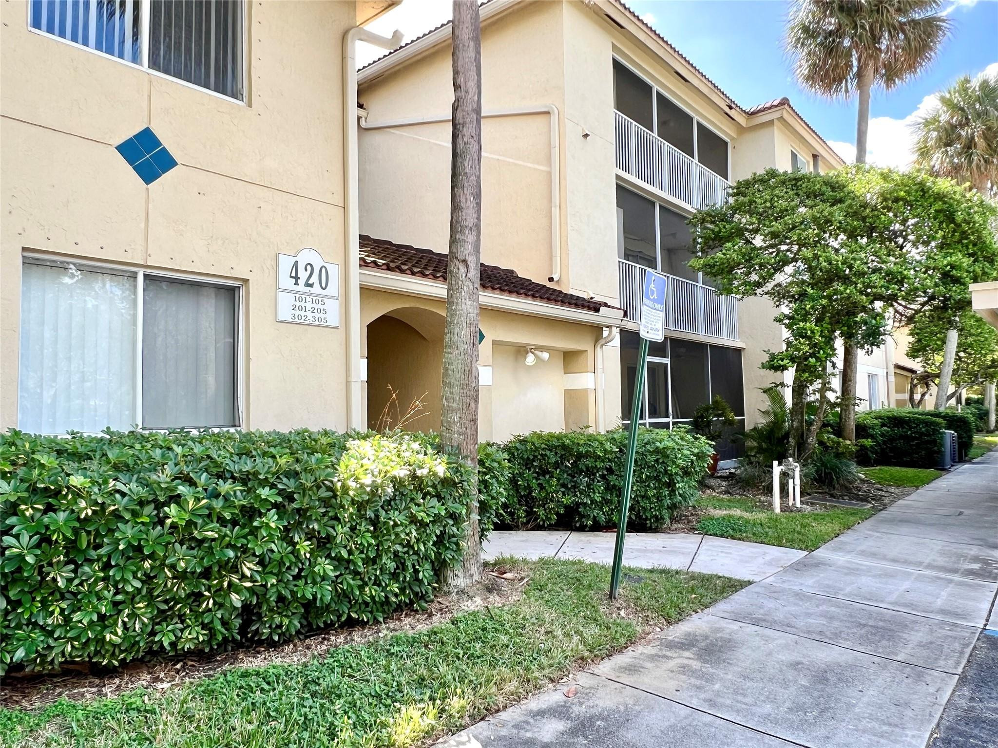 420 South Park Road, Unit 2104 Hollywood, FL 33021 - Photo 2 of 20 Photo 2