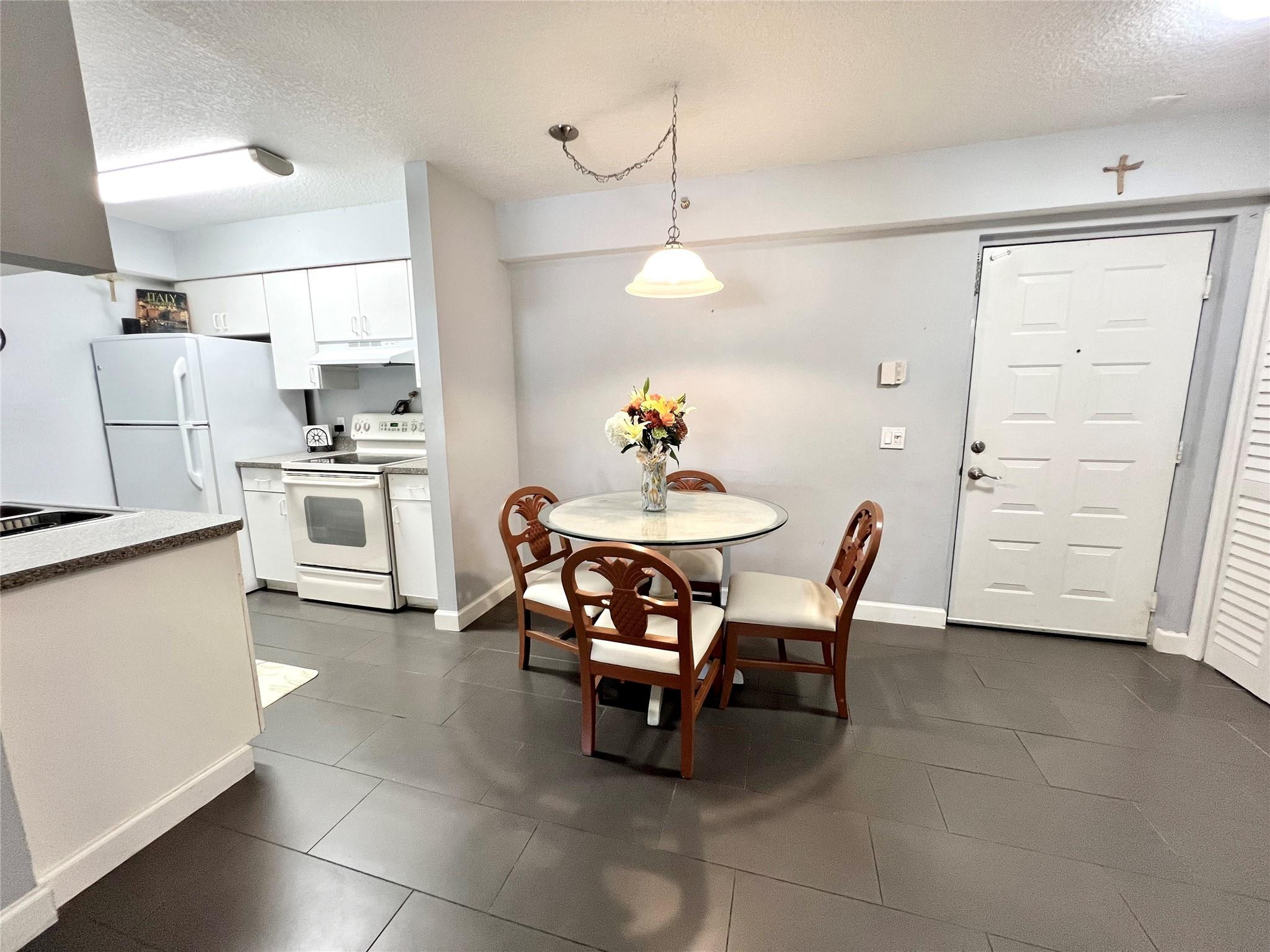 420 South Park Road, Unit 2104 Hollywood, FL 33021 - Photo 5 of 20 Photo 5