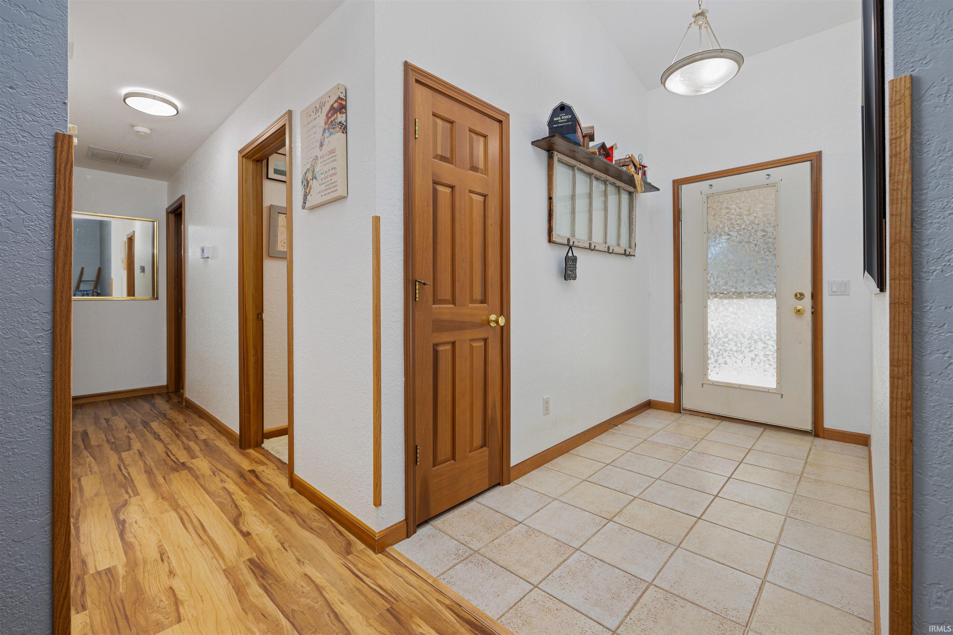 301 Springer Drive Butler, IN 46721 - Photo 6 of 25