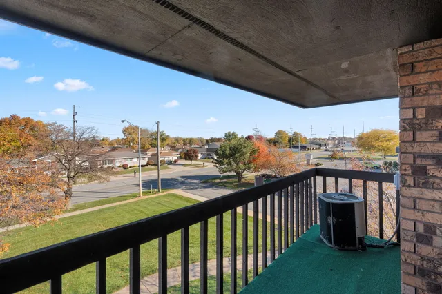 $139,900 | 929 West Glen Park Avenue, Unit 304, Griffith, IN 46319