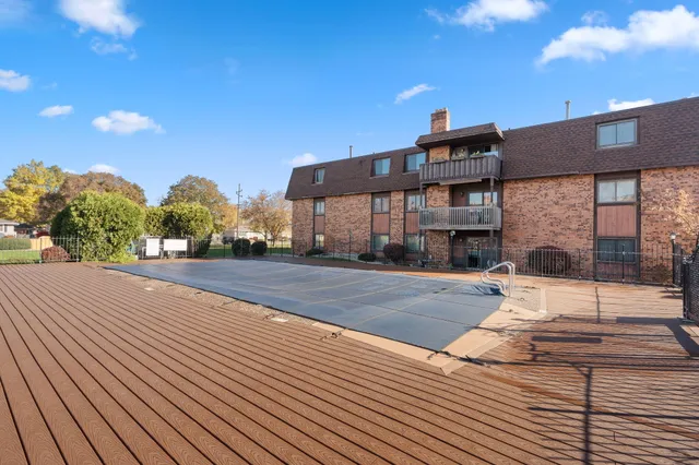 $139,900 | 929 West Glen Park Avenue, Unit 304, Griffith, IN 46319