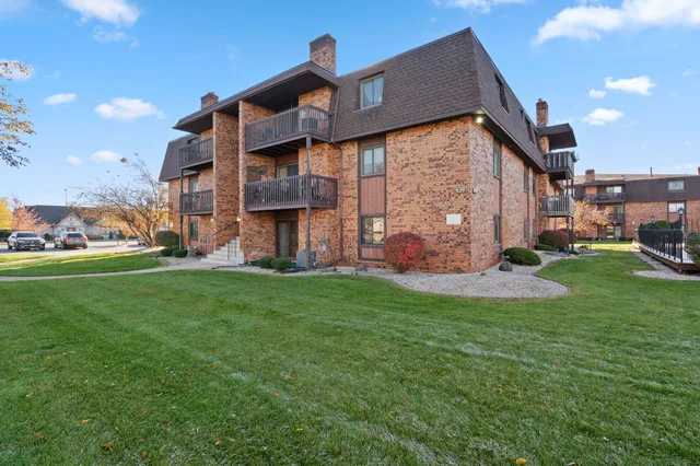 $139,900 | 929 West Glen Park Avenue, Unit 304, Griffith, IN 46319