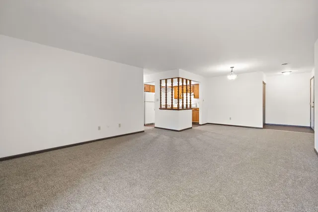 $139,900 | 929 West Glen Park Avenue, Unit 304, Griffith, IN 46319