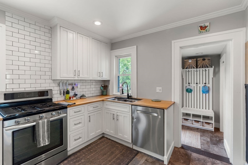 41 Glendower Road Boston, MA 02131 - Photo 7 of 42