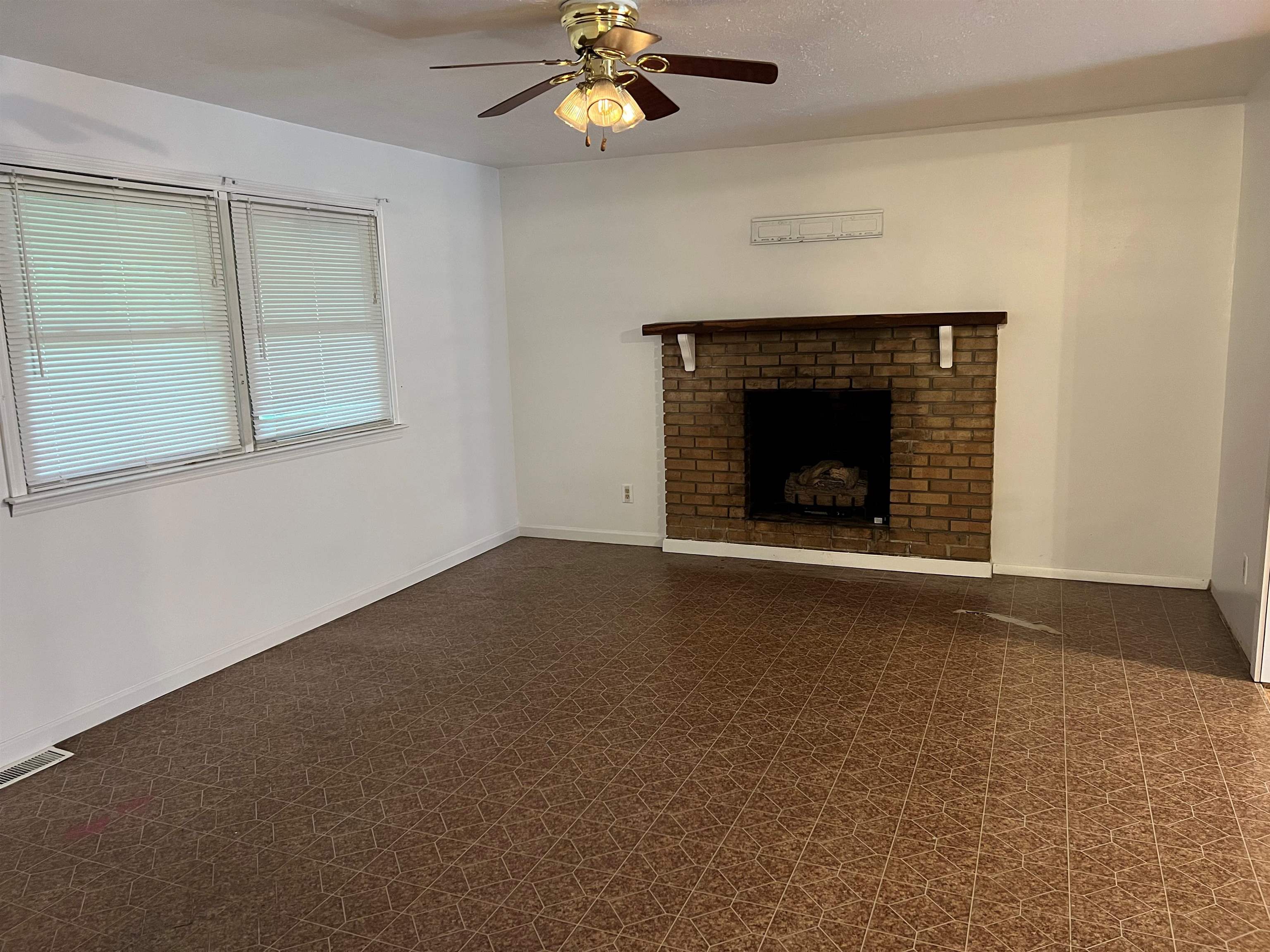216 Triangle Road Gaffney, SC 29340 - Photo 2 of 18 Gallery Image 2