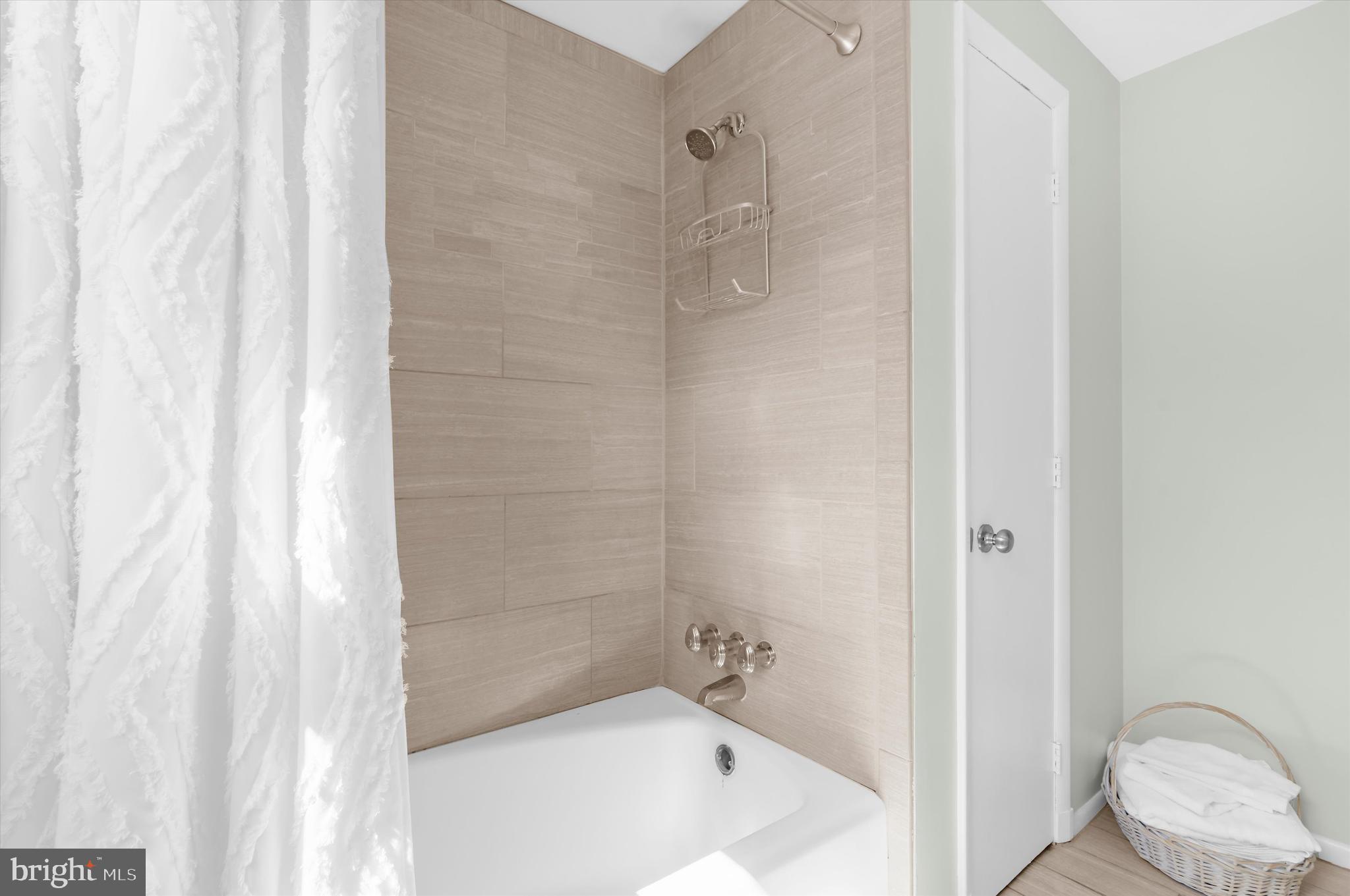 14620 Manor Road Phoenix, MD 21131 - Photo 22 of 44 Upstairs Bathroom #2