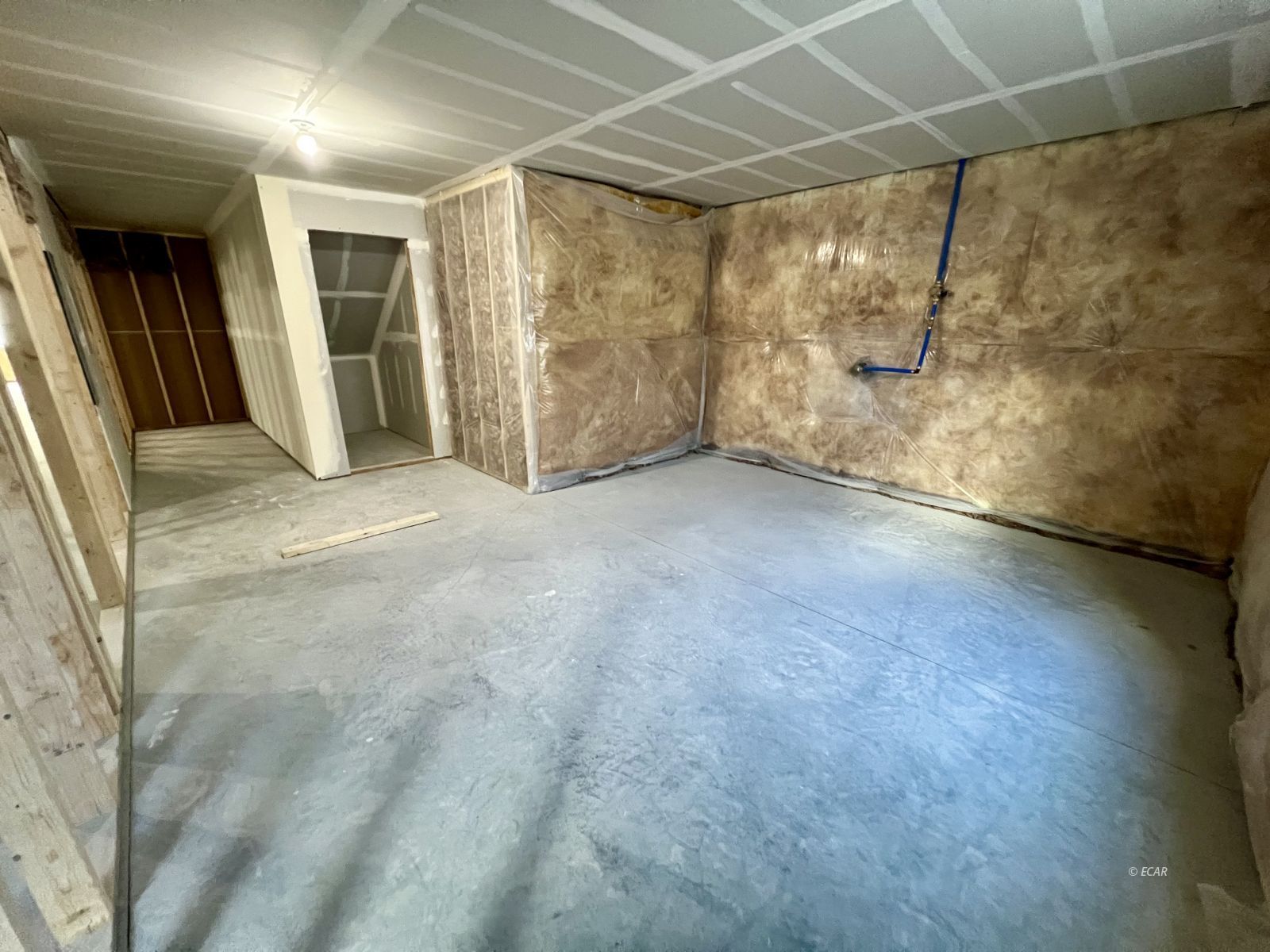 410 Ridgeway Drive Spring Creek, NV 89815 - Photo 23 of 26 en empty room with windows