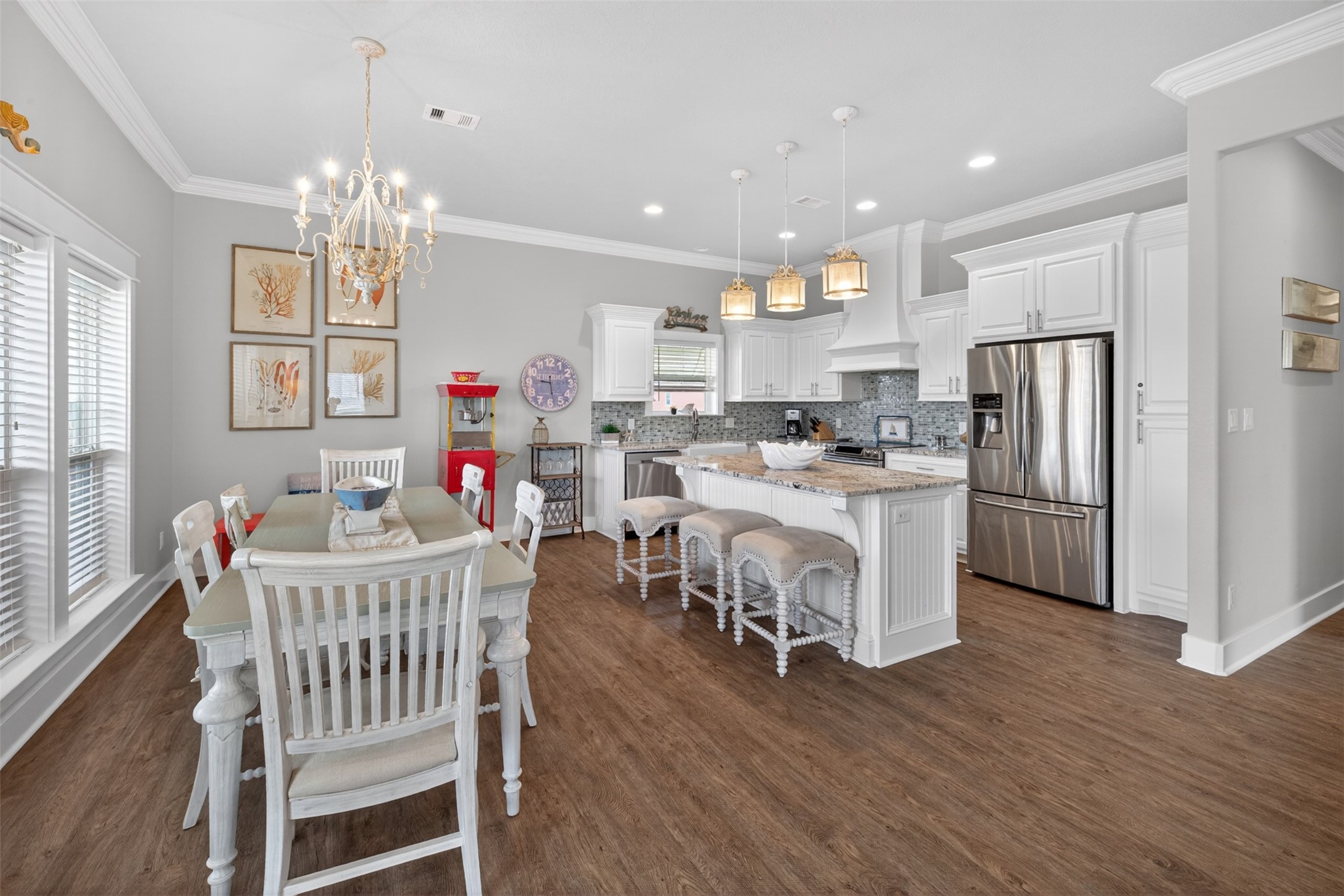 844 Eastview Crystal Beach, TX 77650 - Photo 6 of 41 Dining Area