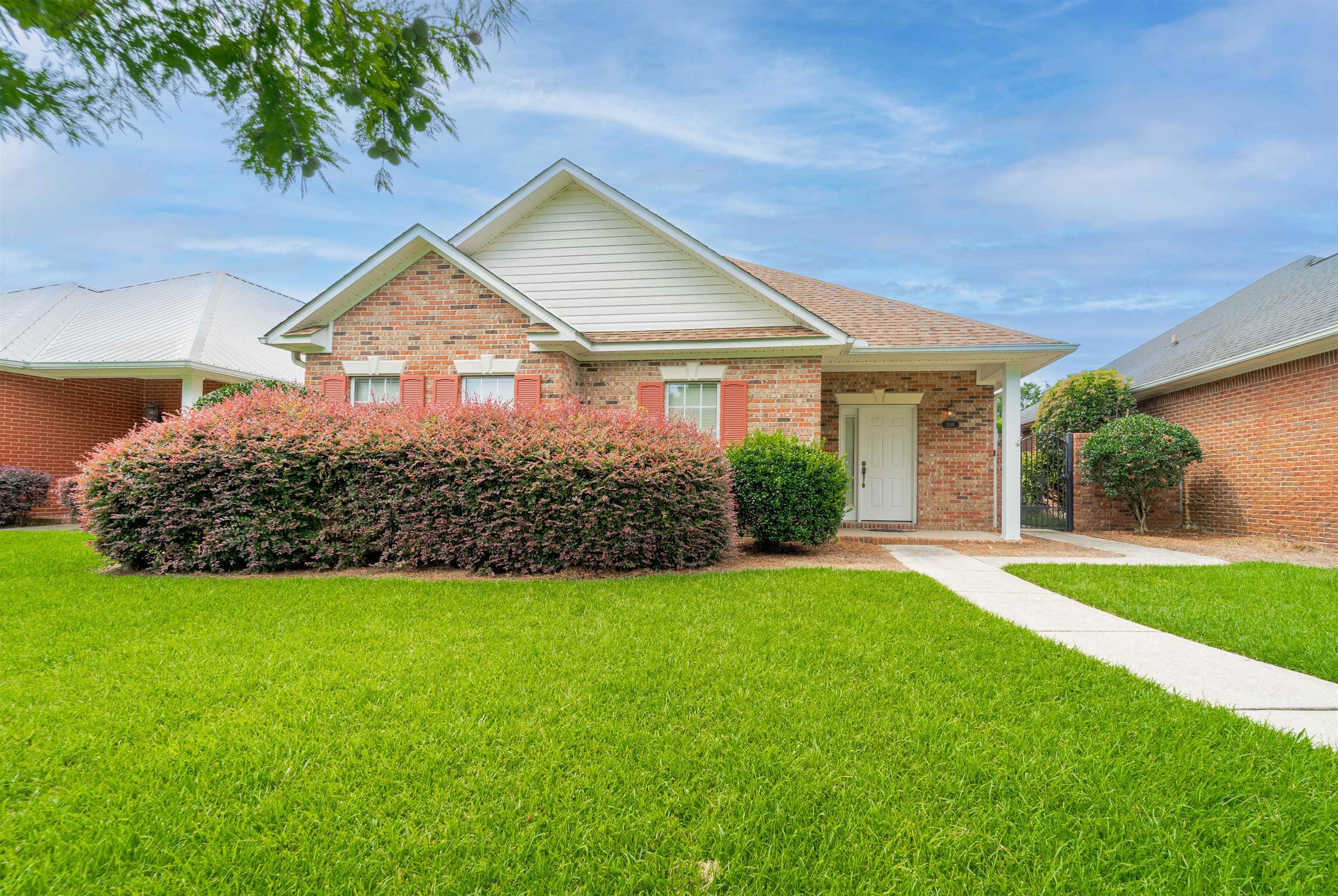 208 Hawthorne Circle Fairhope, AL 36532 - Photo 2 of 22 Front Of Structure