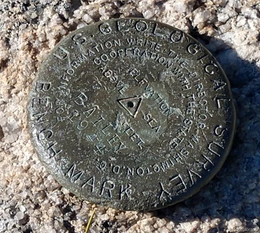 a view of a lush green field