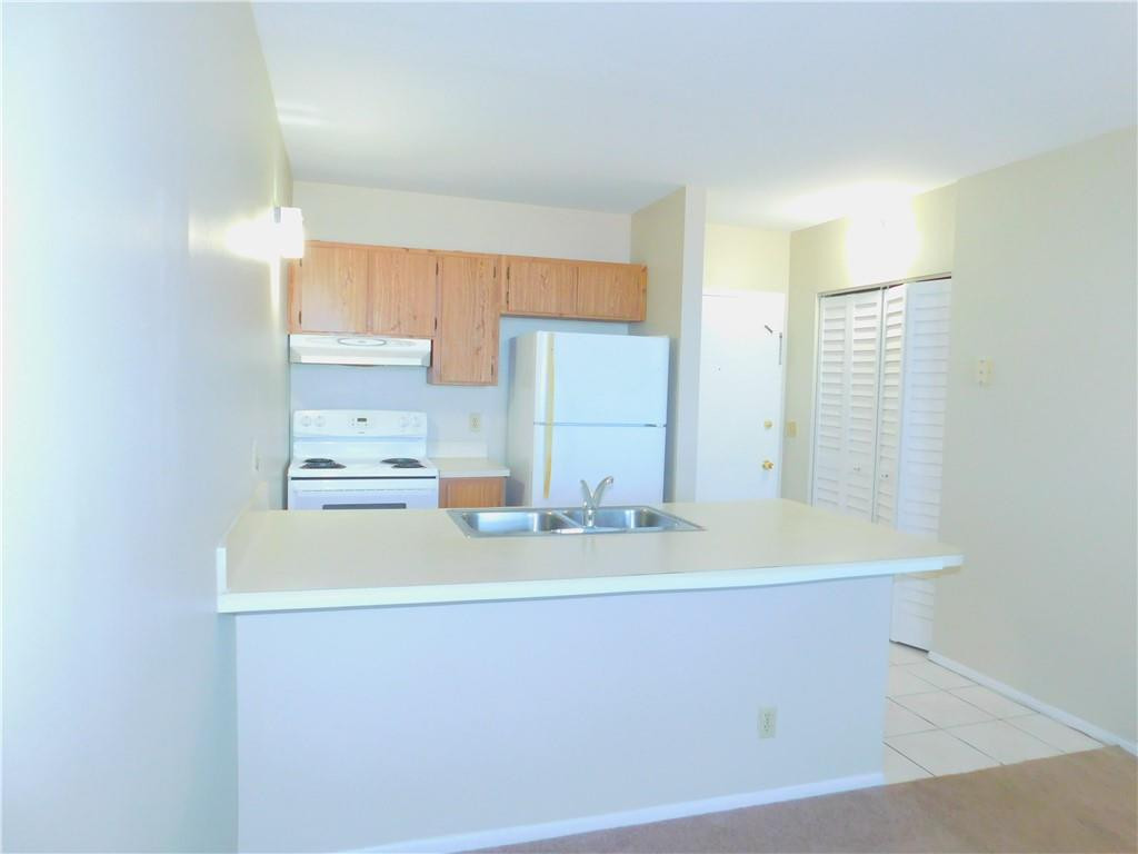 2501 Riverside Drive, Unit 506A Coral Springs, FL 33065 - Photo 4 of 11 a close view of sink
