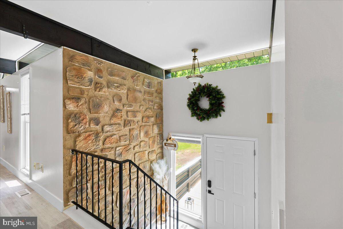 7200 Ridgeway Drive Manassas, VA 20112 - Photo 10 of 33 Lots of natural light throughout the home!