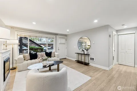 $289,500 | 21305 48th Avenue West, Unit B110, Mountlake Terrace, WA 98043