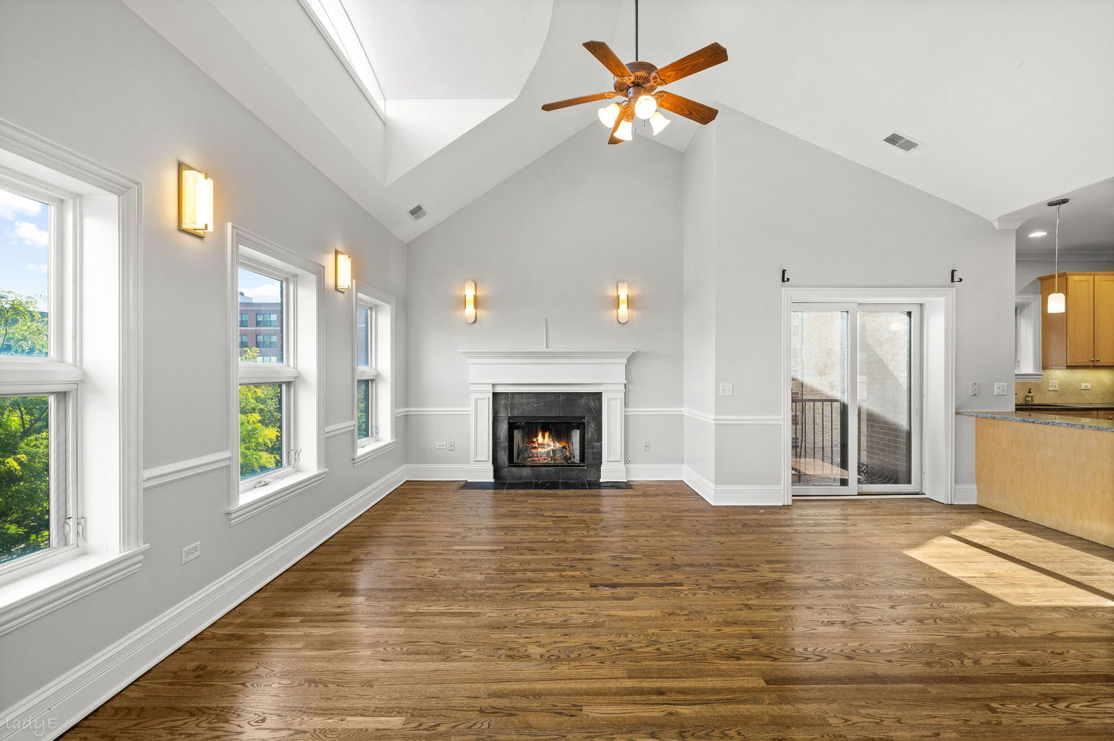 924 West Dakin Street, Unit 4 Chicago, IL 60613 - Photo 4 of 30