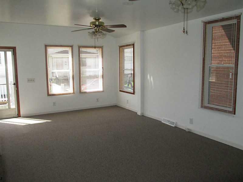 206 Ridge City Of But Pa Butler, PA 16001 - Photo 4 of 17 Living Room.