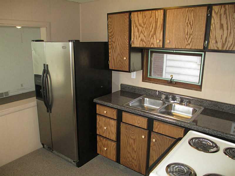 206 Ridge City Of But Pa Butler, PA 16001 - Photo 7 of 17 Kitchen.