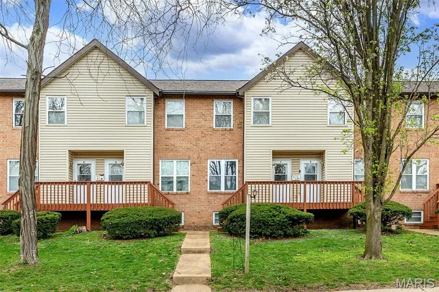 $152,900 | 10161 Squire Meadows Drive, Unit C, St. Louis, MO 63123