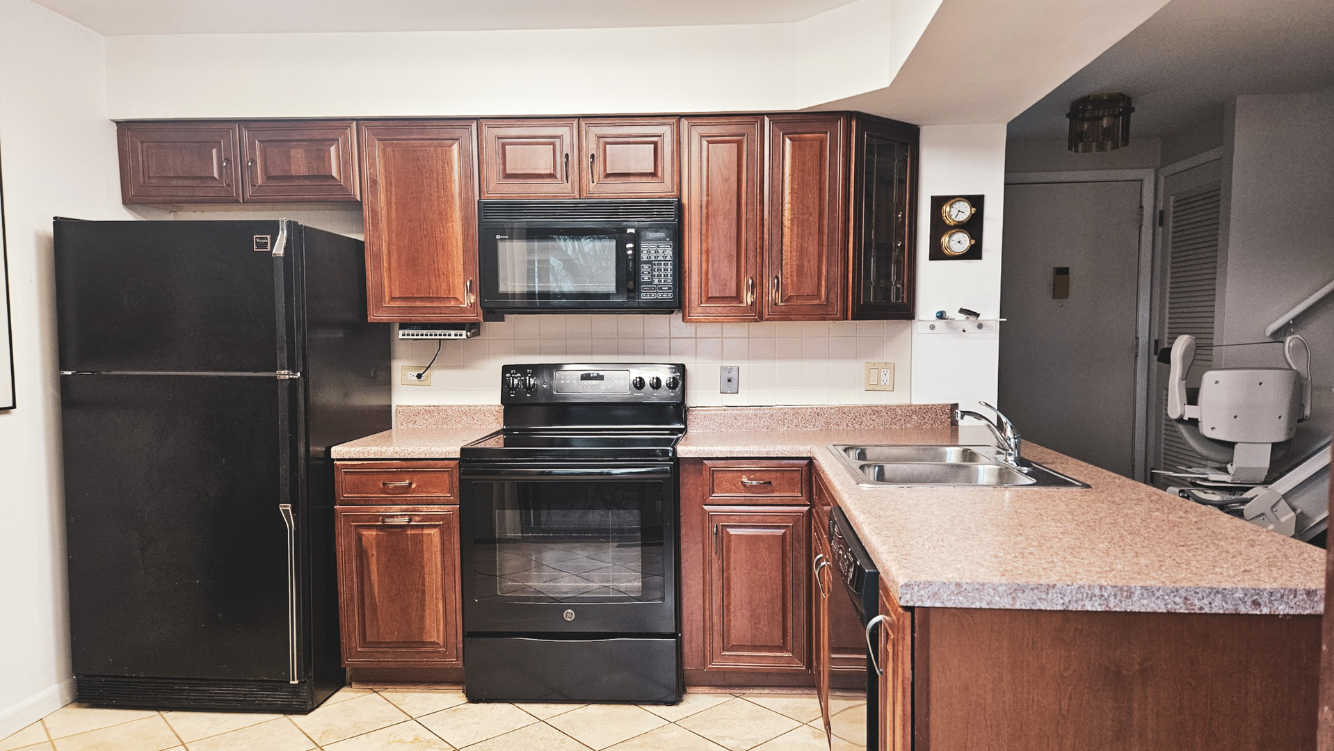 748 Chandler Road Gurnee, IL 60031 - Photo 12 of 34 Gallery Image 12