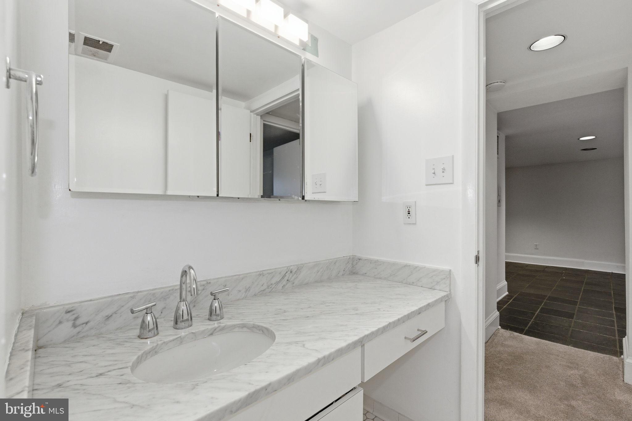 308 East Capitol Street Northeast, Unit 11 Washington, DC 20003 - Photo 28 of 34