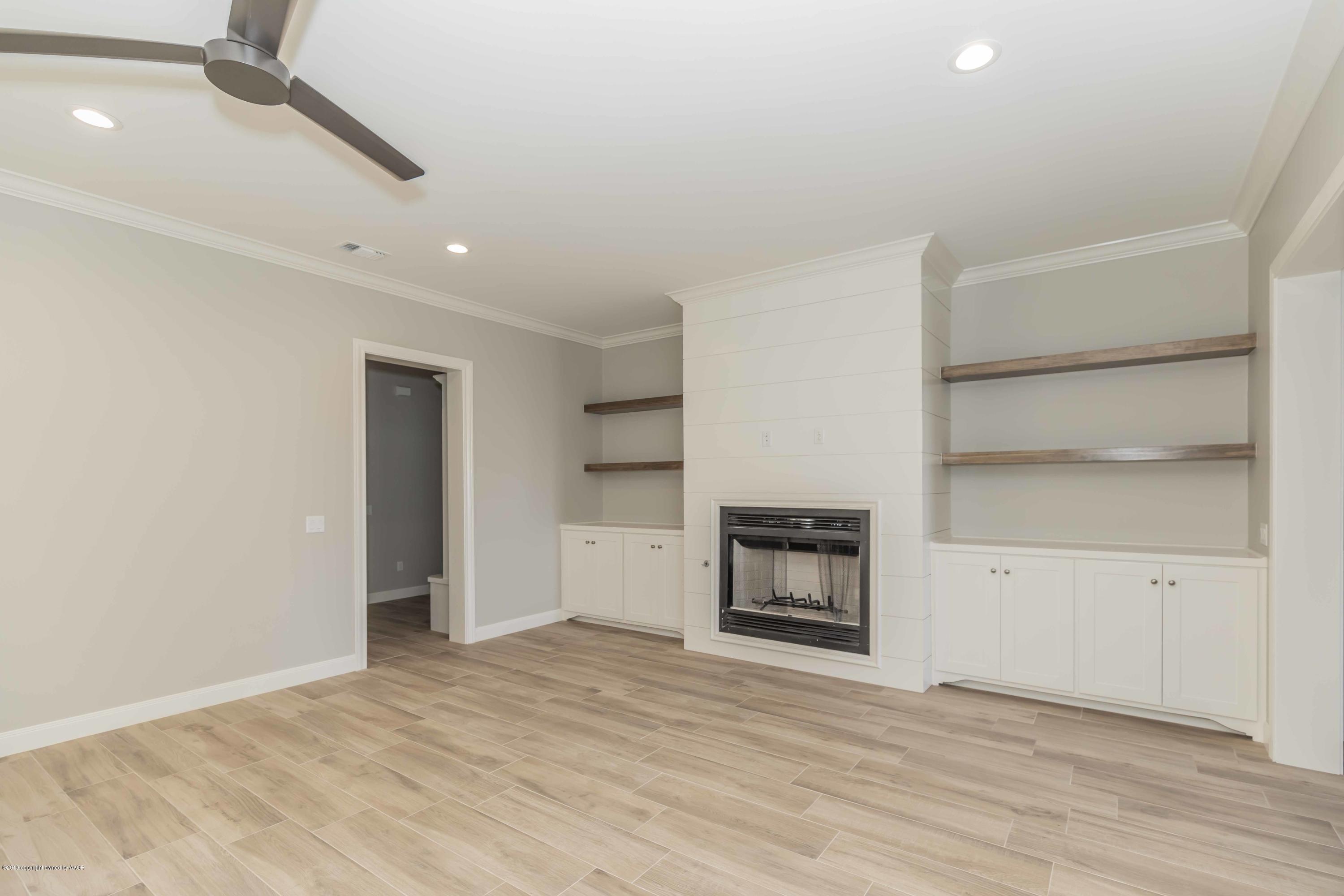 6301 Bay Ridge Amarillo, TX 79119 - Photo 5 of 46 LIVING ROOM VIEW 2