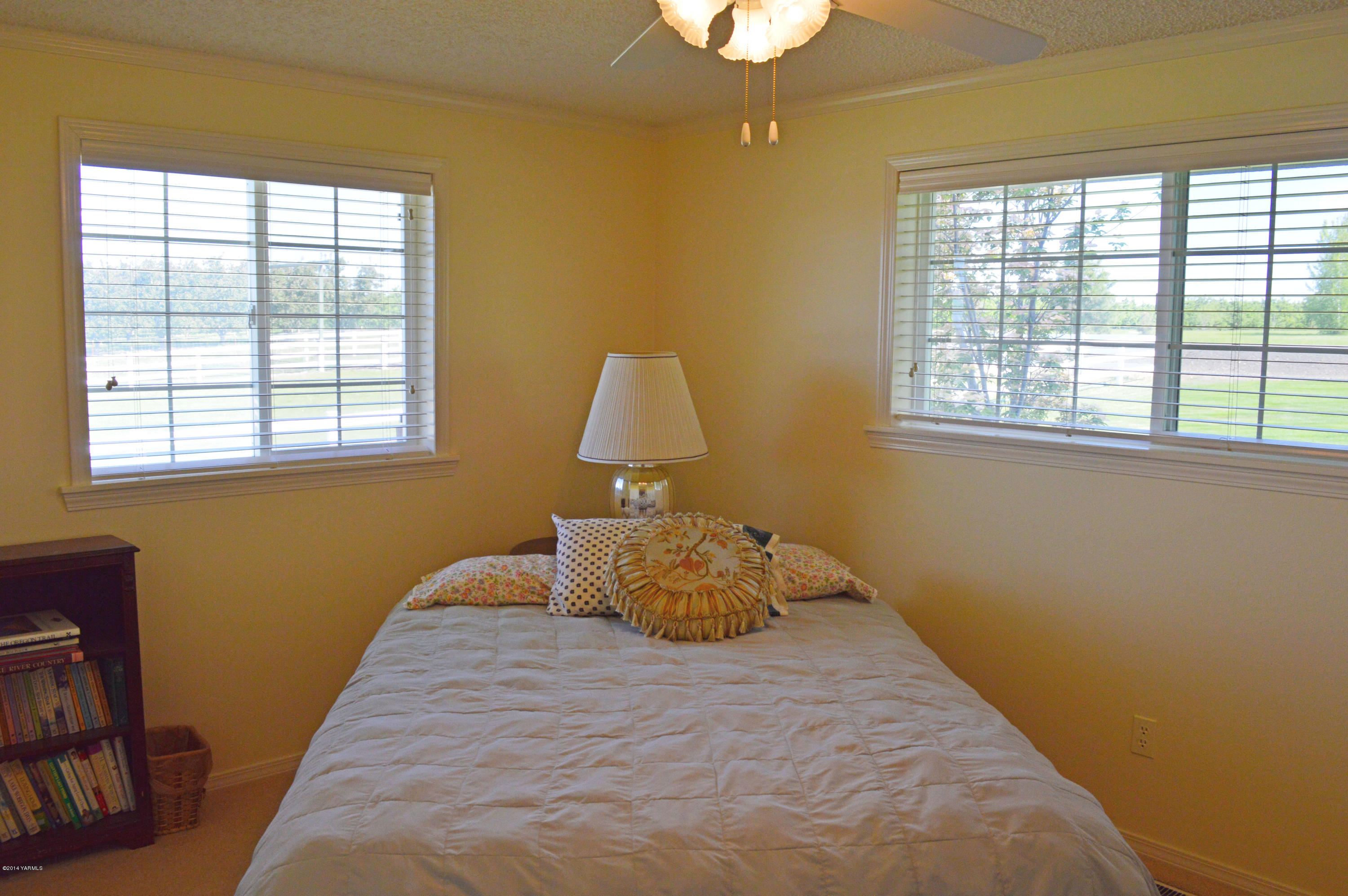 1051 Hubbard Road Yakima, WA 98903 - Photo 17 of 50 a bedroom with a bed and a window