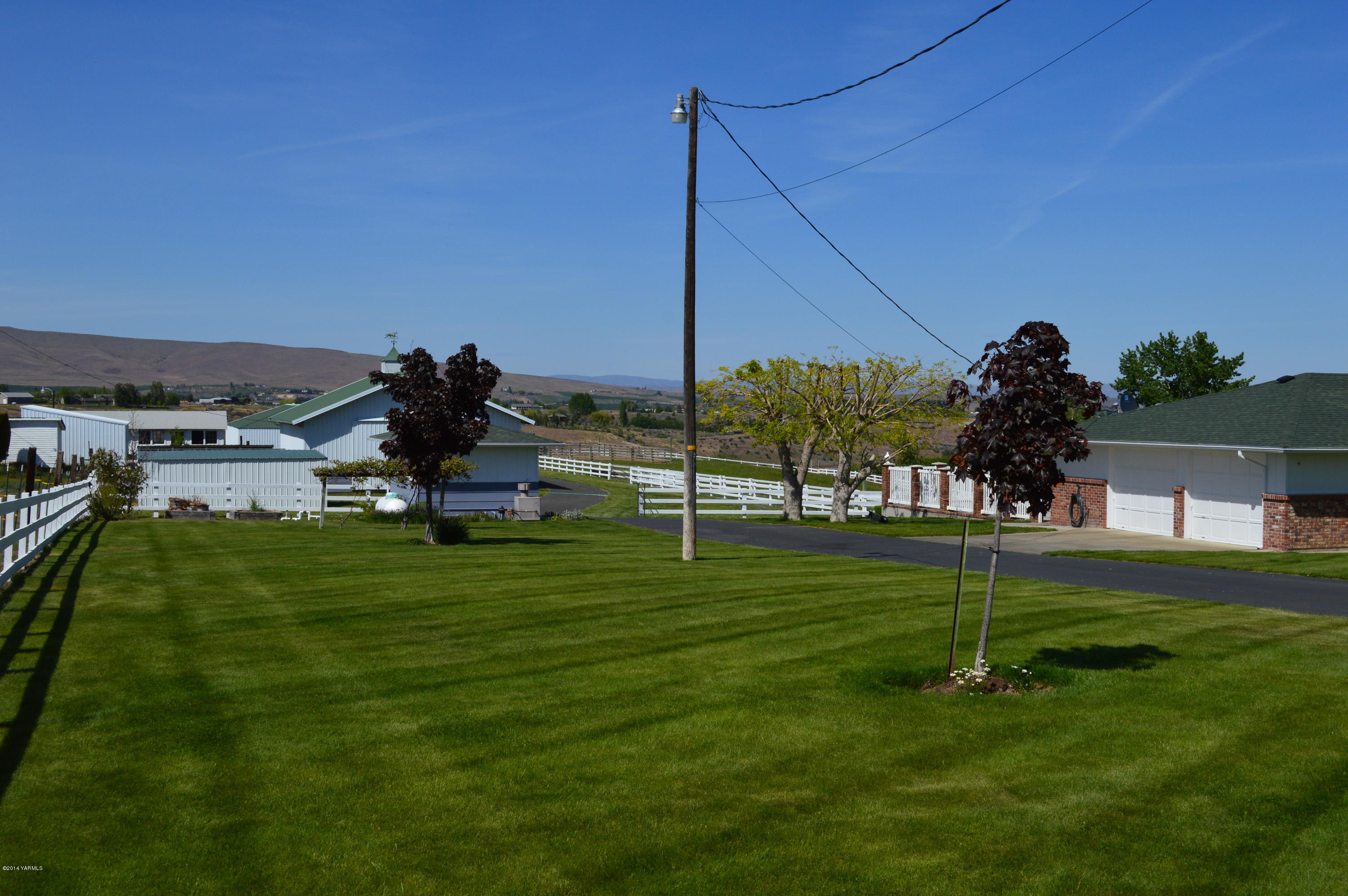 1051 Hubbard Road Yakima, WA 98903 - Photo 4 of 50 a garden view