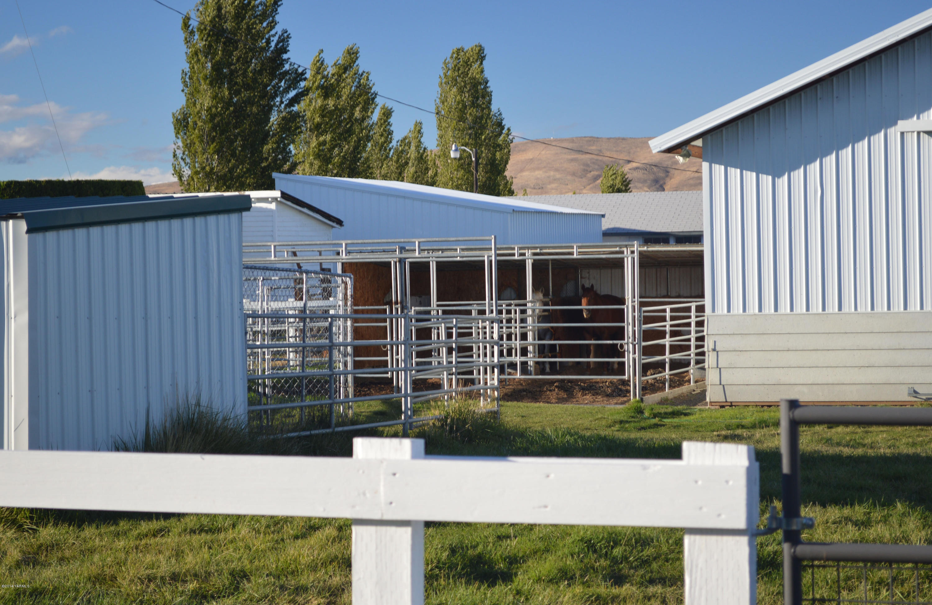 1051 Hubbard Road Yakima, WA 98903 - Photo 35 of 50 a view front of house with a yard