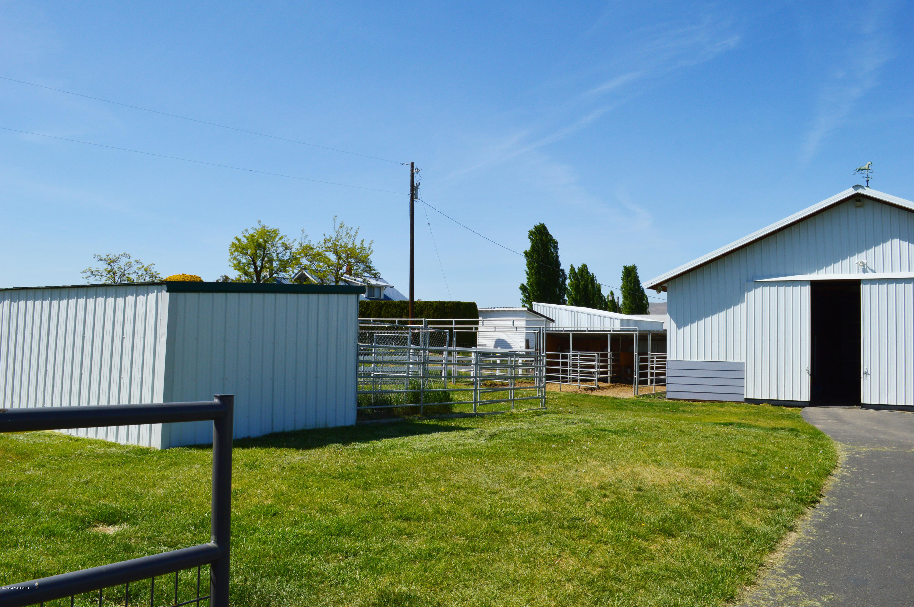 1051 Hubbard Road Yakima, WA 98903 - Photo 36 of 50 a view of a house with a yard porch and sitting area