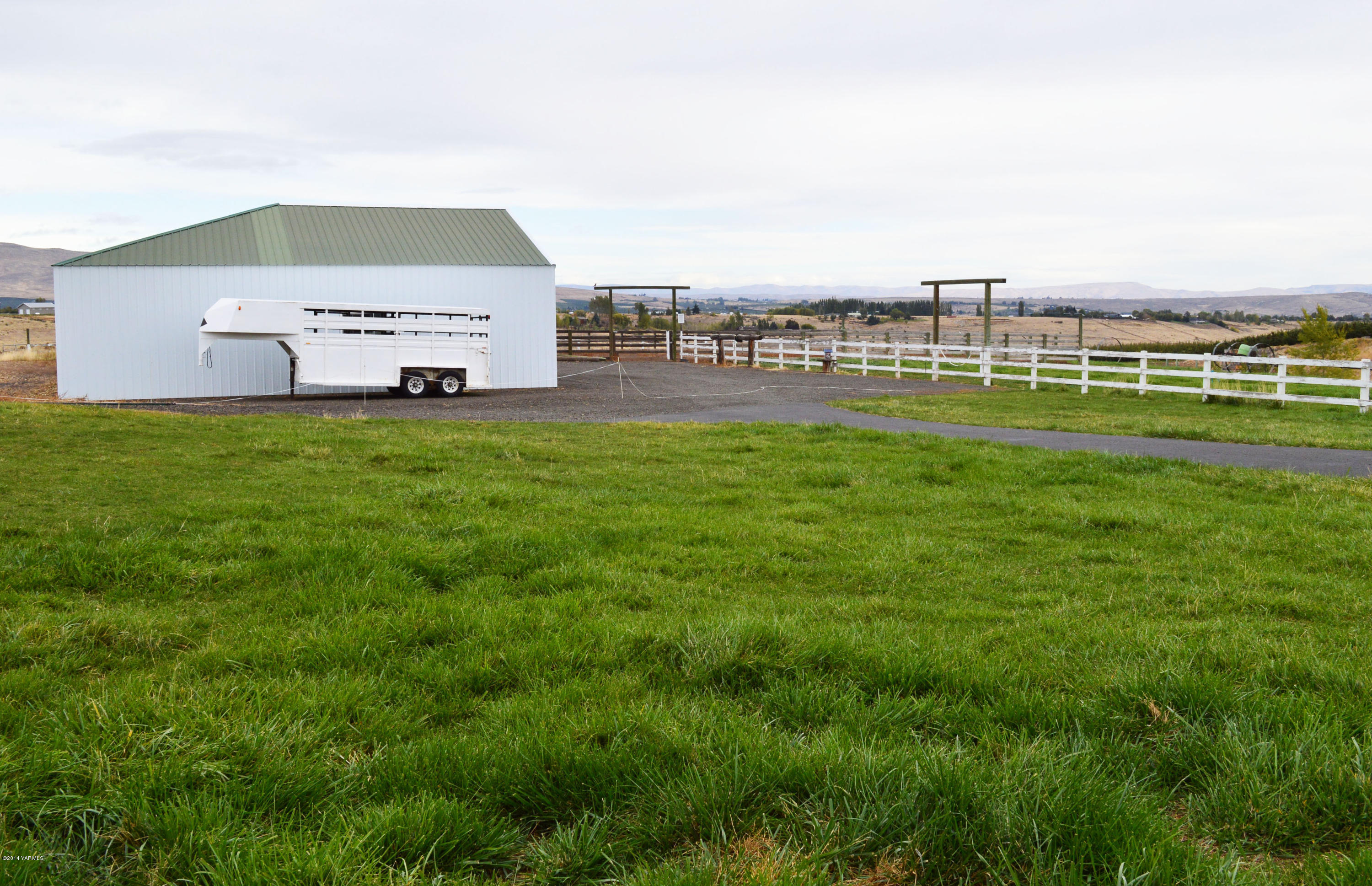 1051 Hubbard Road Yakima, WA 98903 - Photo 38 of 50 a view of a back yard