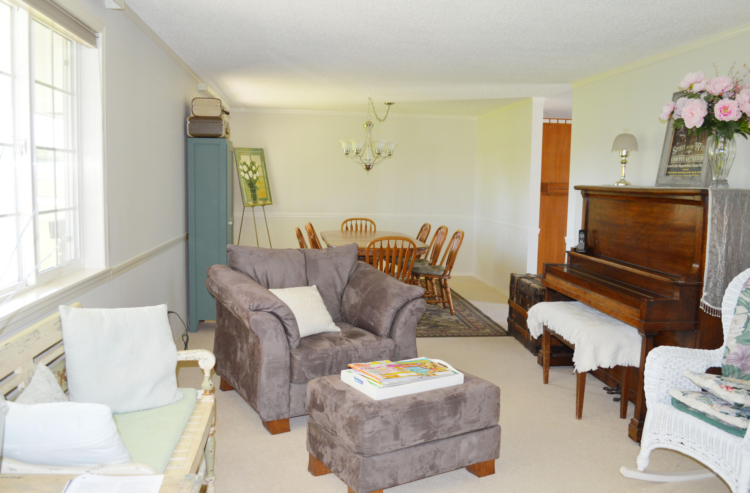 1051 Hubbard Road Yakima, WA 98903 - Photo 7 of 50 a living room with furniture and a flat screen tv