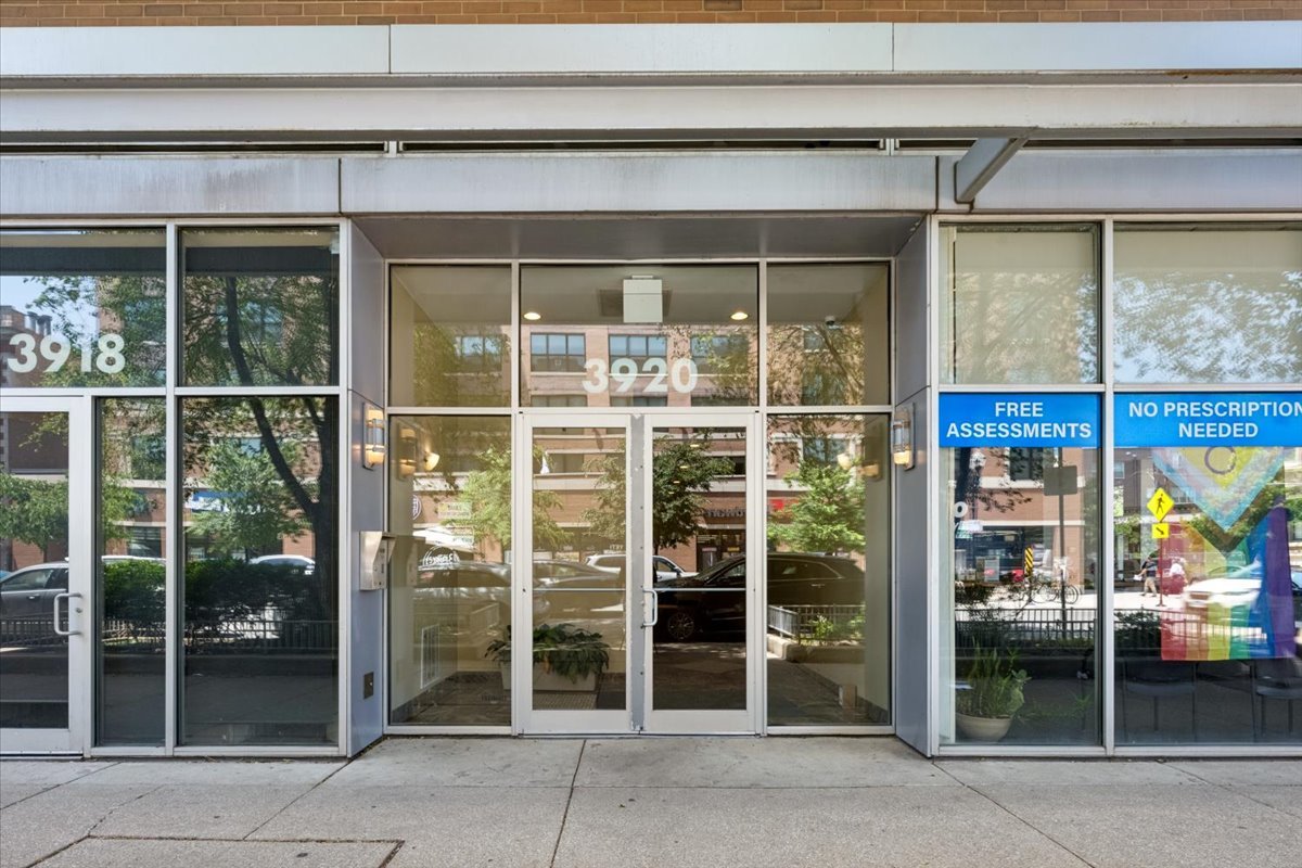 3920 North Sheridan Road, Unit 505 Chicago, IL 60613 - Photo 4 of 26