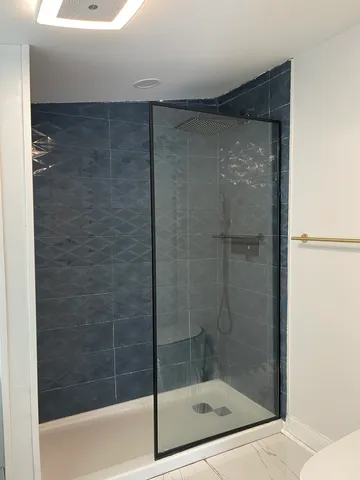 a bathroom with a toilet and a shower
