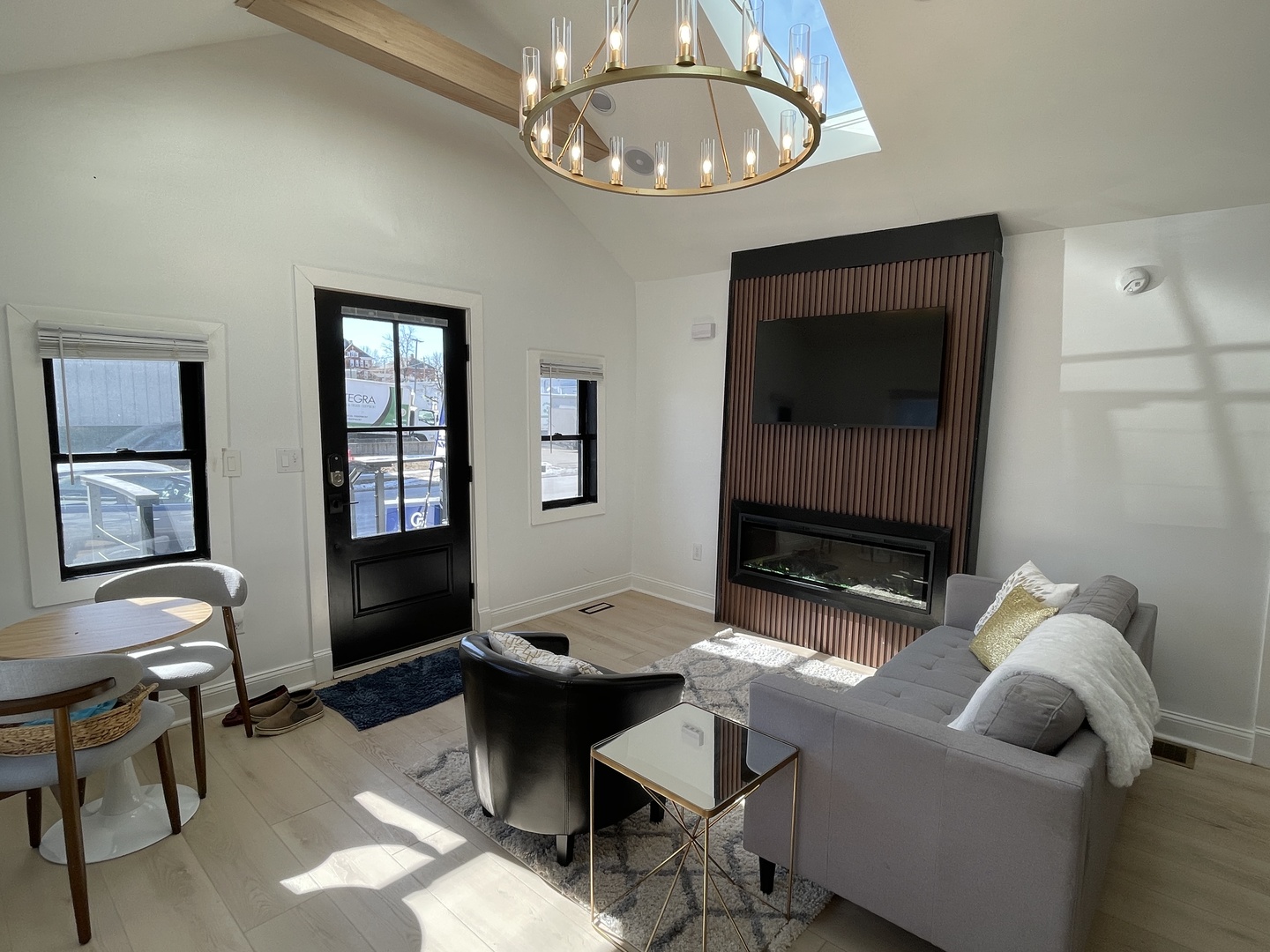 607 West Olive Street Bloomington, IL 61701 - Photo 4 of 21 a living room with furniture and a flat screen tv