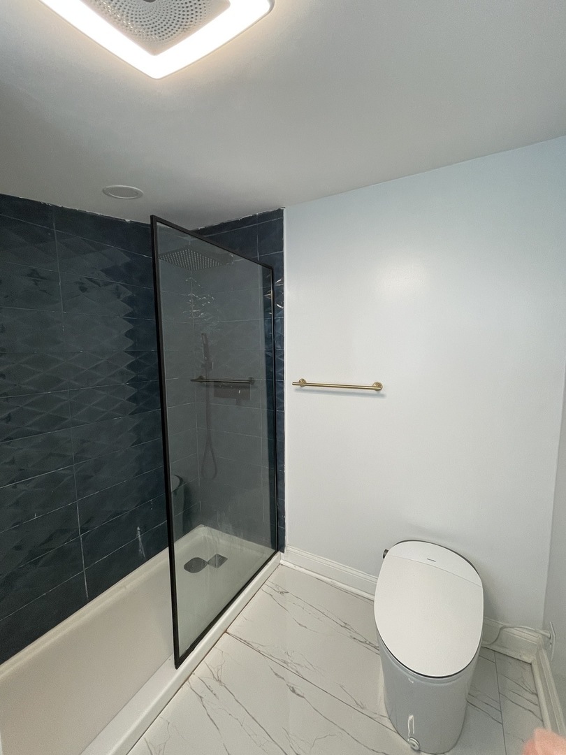 607 West Olive Street Bloomington, IL 61701 - Photo 7 of 21 a bathroom with a toilet and a shower