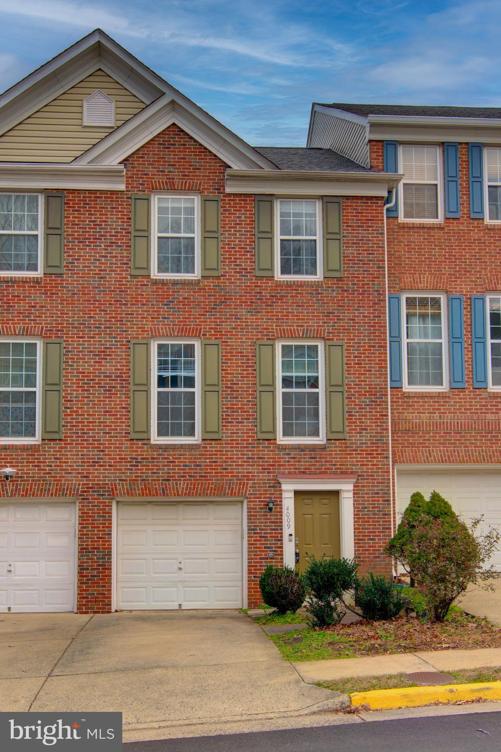 4009 Timber Oak Trail Fairfax, VA 22033 - Photo 2 of 33