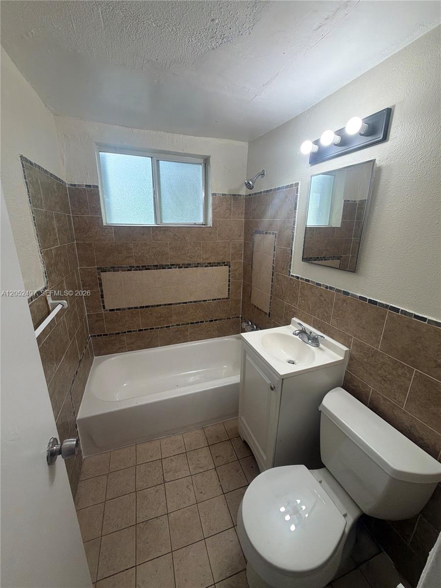 542 Northwest 8th Street, Unit 9 Miami, FL 33136 - Photo 4 of 8