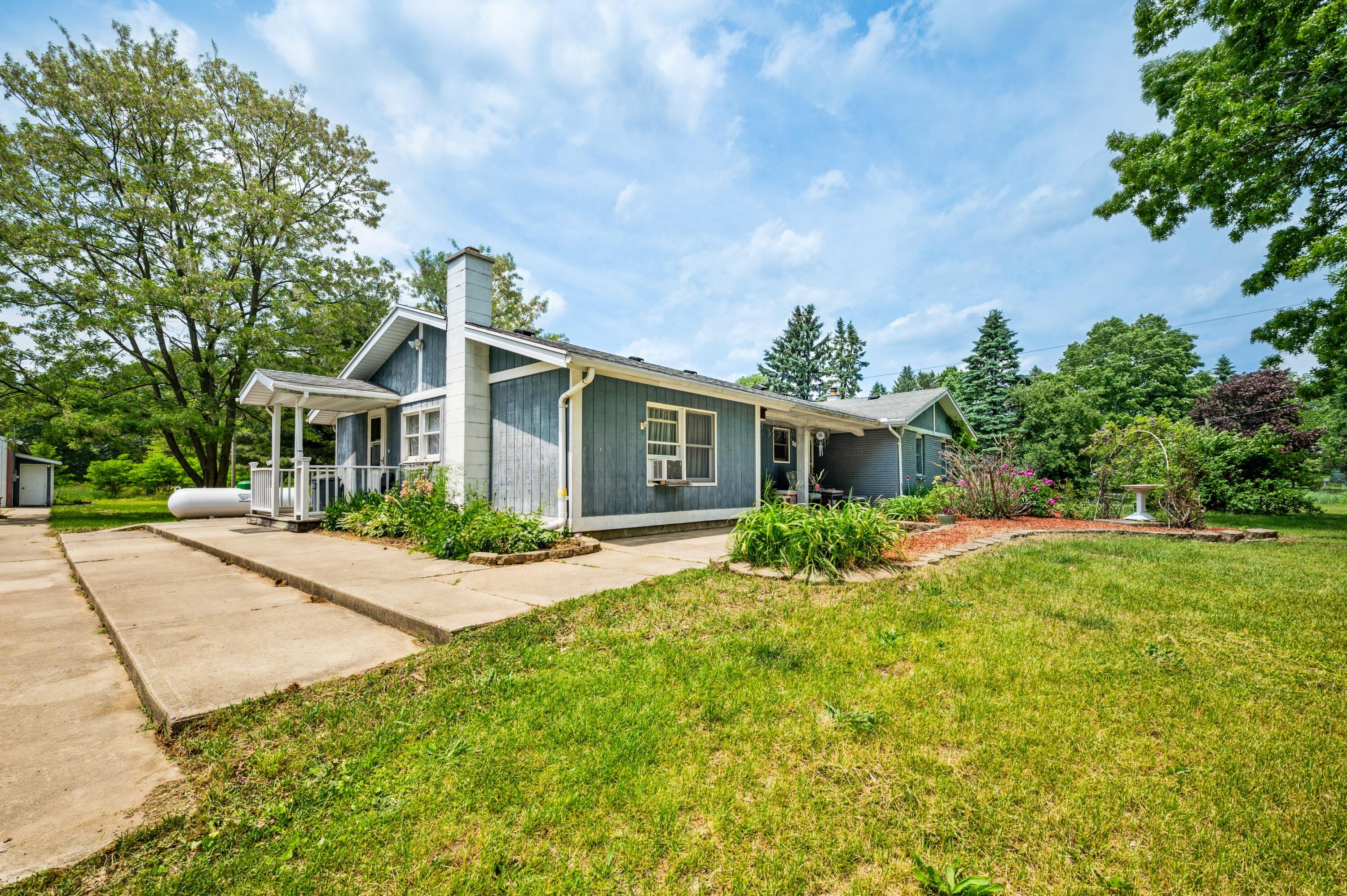 50902 Magician Lk Road Dowagiac, MI 49047 - Photo 2 of 40 a2