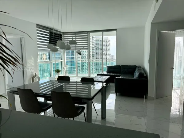 $5,900 | 951 Brickell Avenue, Unit 2810, Miami, FL 33131