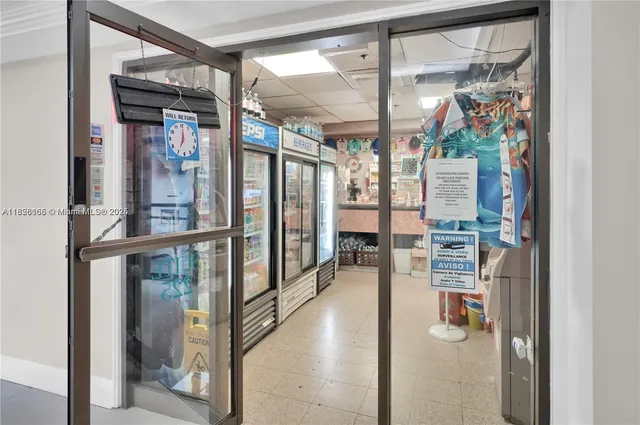 $4,300 | 5151 Collins Avenue, Unit 535, Miami Beach, FL 33140