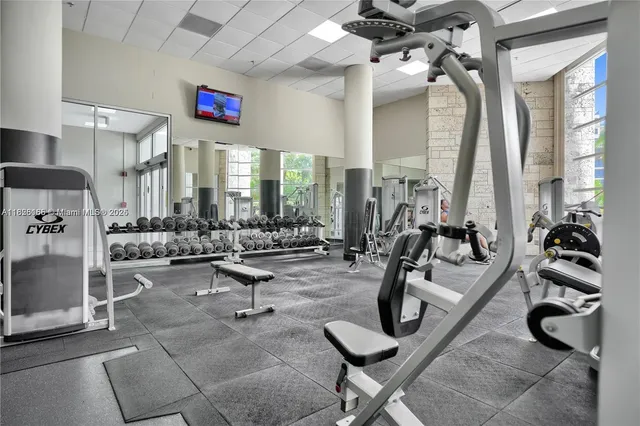 $4,300 | 5151 Collins Avenue, Unit 535, Miami Beach, FL 33140