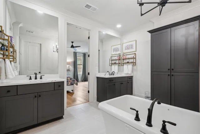 $649,900 | 2125 North Greenbrier Lakes Boulevard, Collierville, TN 38017