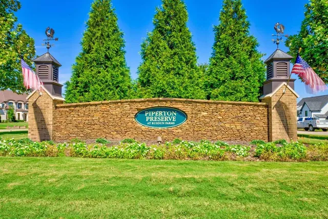 $649,900 | 2125 North Greenbrier Lakes Boulevard, Collierville, TN 38017