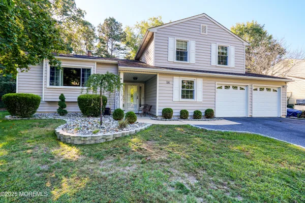$752,500 | 14 Cobblestone Court, Howell, NJ 07731