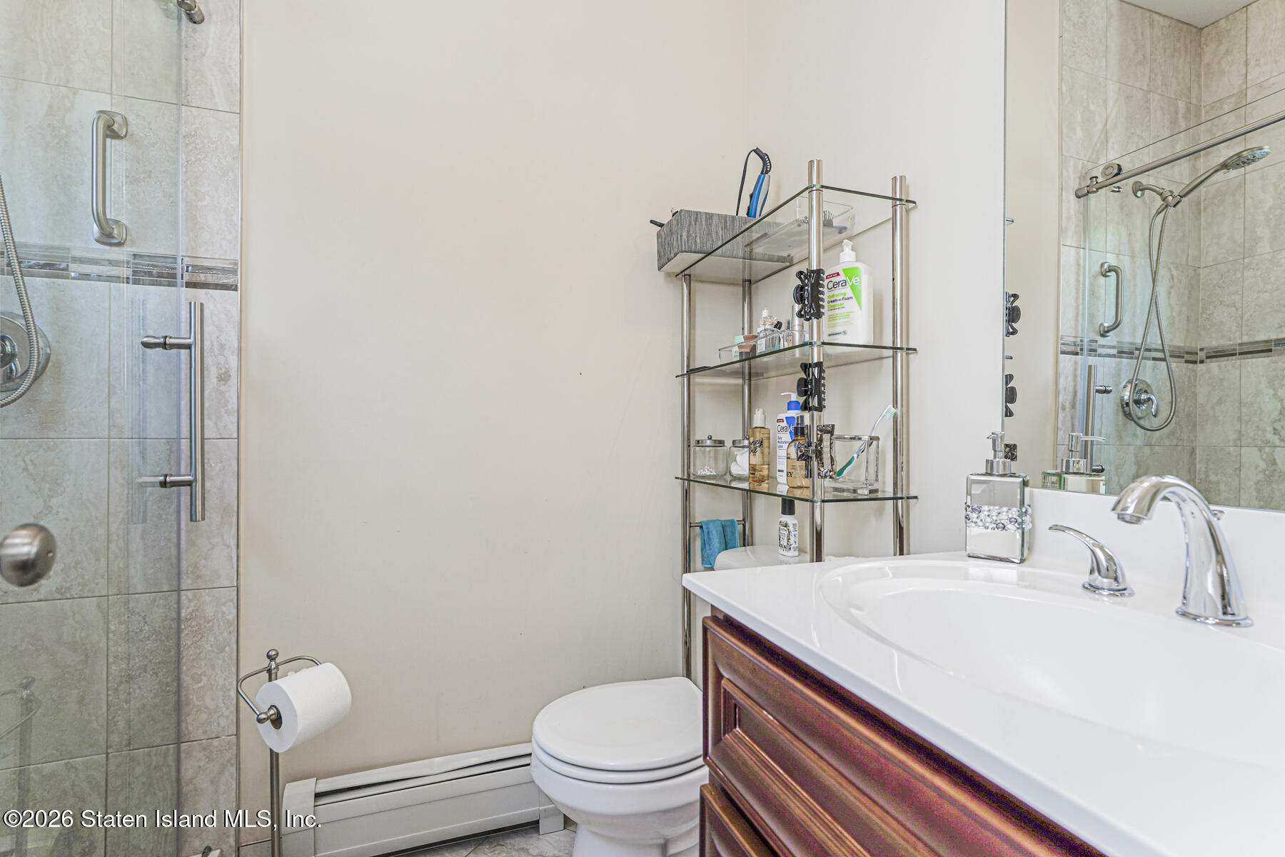 16 Allen Place Staten Island, NY 10312 - Photo 12 of 39 Bathroom