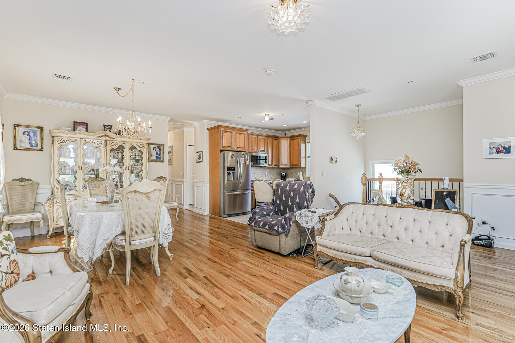 16 Allen Place Staten Island, NY 10312 - Photo 17 of 39 Living Room