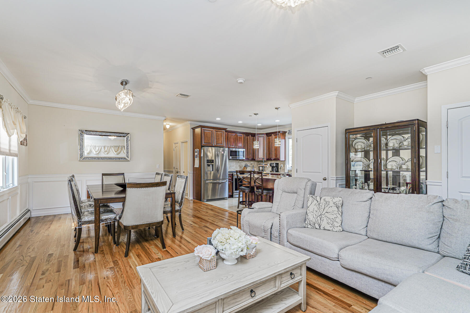 16 Allen Place Staten Island, NY 10312 - Photo 4 of 39 Living Room