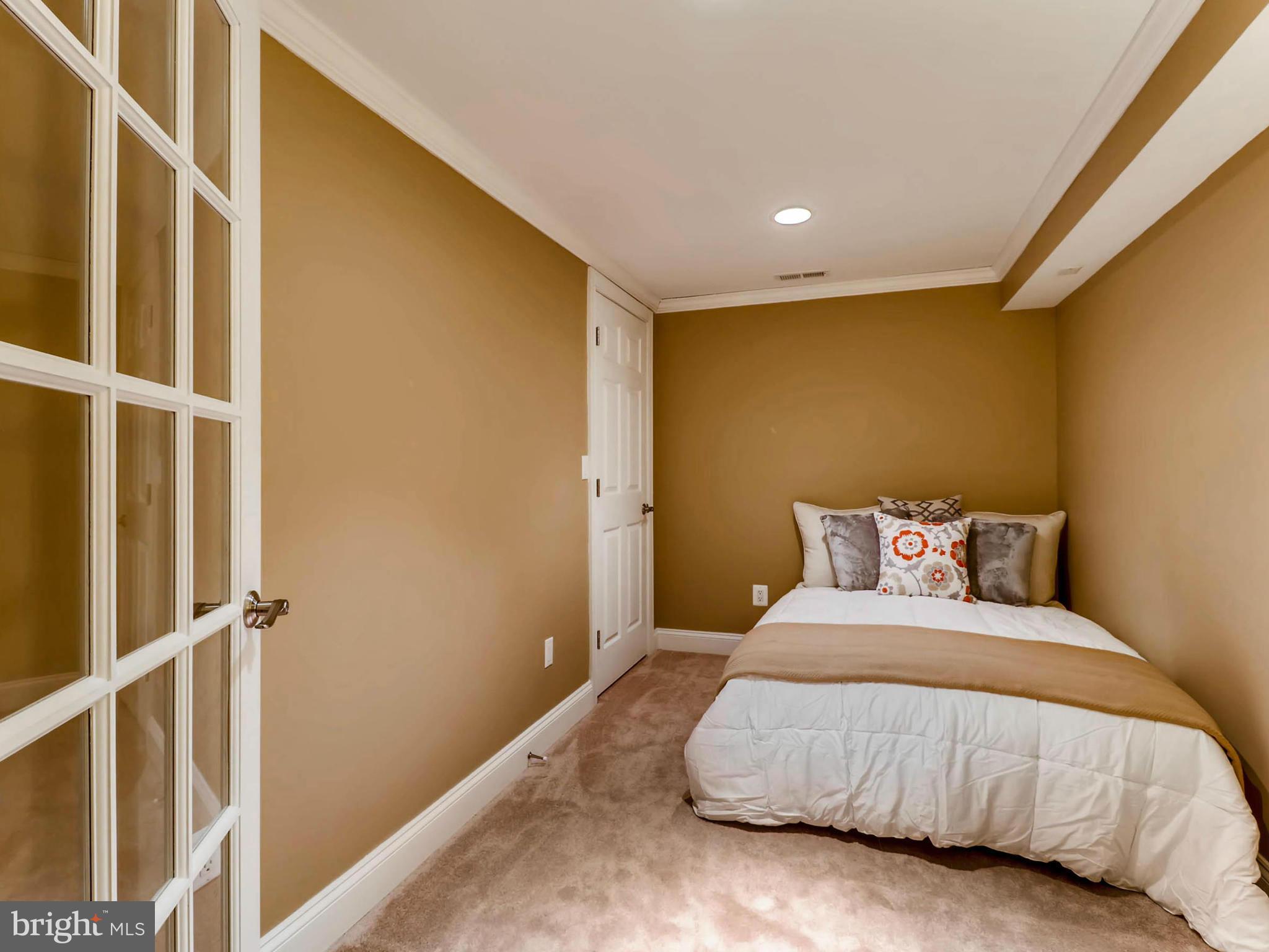 173 Copper Road Severna Park, MD 21146 - Photo 21 of 29 a bedroom with a bed and a window