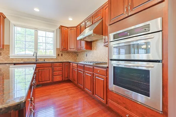 $1,550,000 | 3 York Circle, Walpole, MA 02032